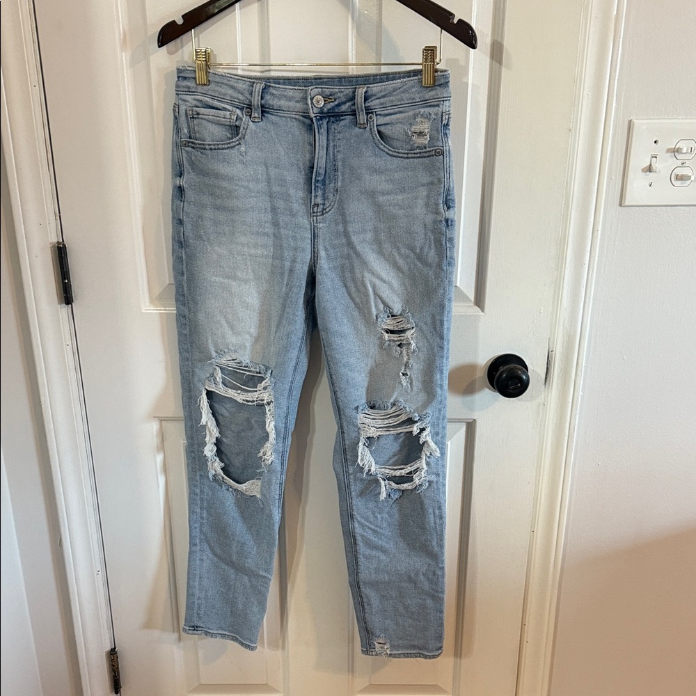 American Eagle Outfitters Light Wash Distressed Boyfriend Jeans